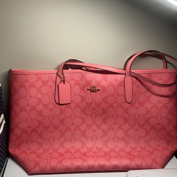 NWT COACH bundle: SIGNA CITY TOTE, WRAP & mirror/keyring PINK LEMONADE -spring! - Picture 11 of 16